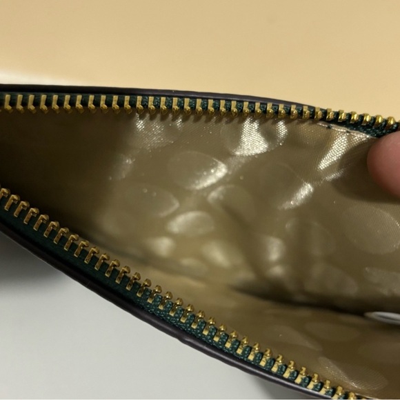 Kate Spade Emerald Glitter Wristlet Discontinued NWT! - Picture 4 of 7